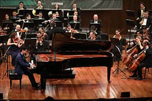 Mario Ramírez durante su presentación de S. Prokofiev - Concierto No. 1, Op. 10 en Re♭ Mayor en la Gran Final del 8° Concurso